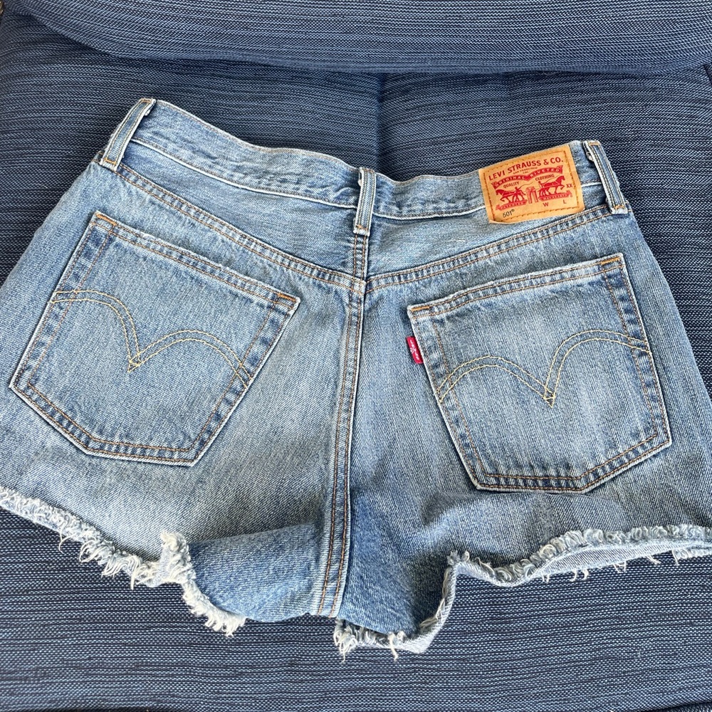 Levi’s high-waisted Denim Shorts